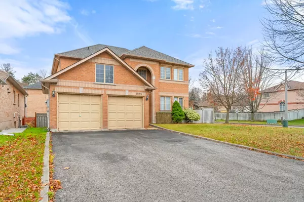 1129 Gossamer DR, Pickering, ON L1X 2T8