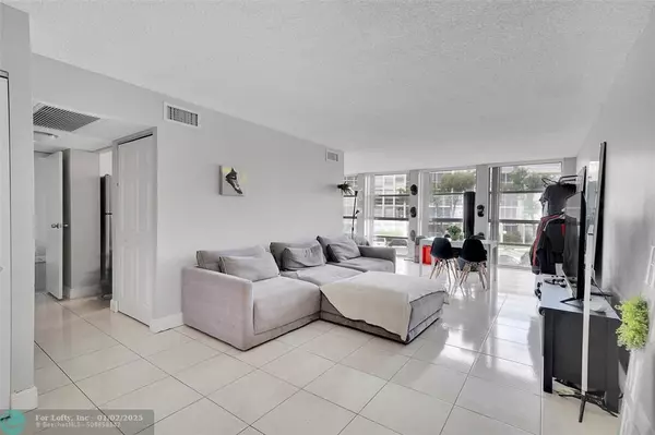 Hallandale Beach, FL 33009,701 Three Islands Blvd  #212