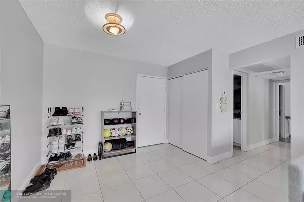 Hallandale Beach, FL 33009,701 Three Islands Blvd  #212