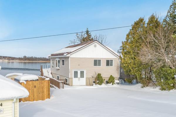 122 Mitchells Beach RD, Tay, ON L0K 2A0