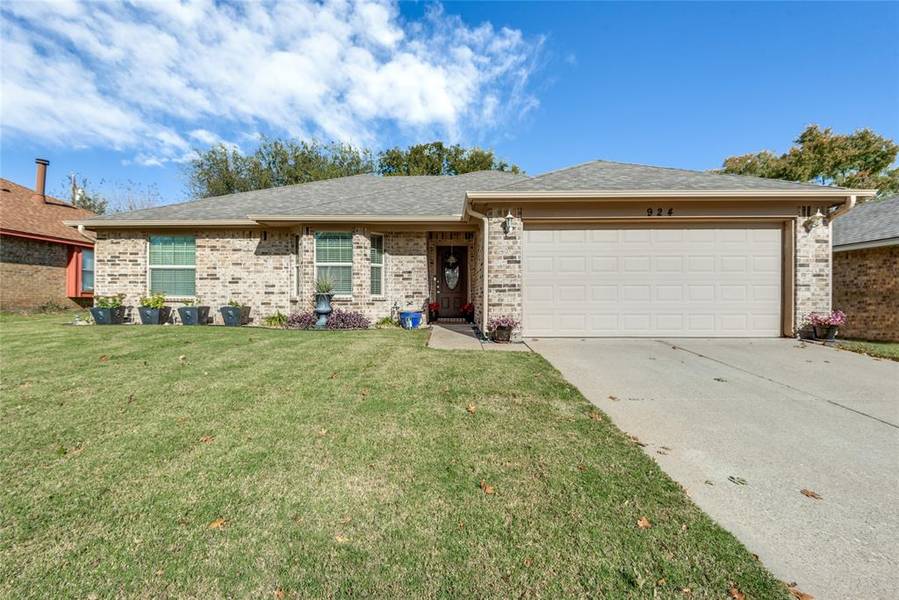 924 Larue Drive, Cedar Hill, TX 75104