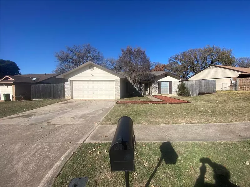 3911 Glengate Drive, Arlington, TX 76016