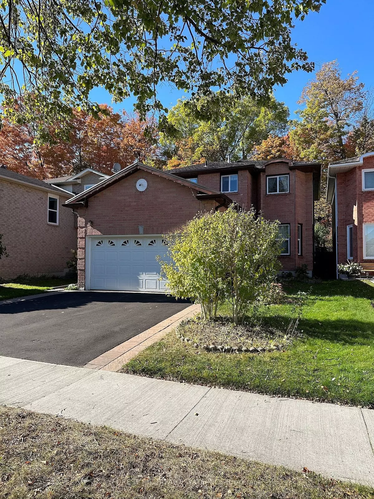 Pickering, ON L1X 1Z7,2128 Theoden CT