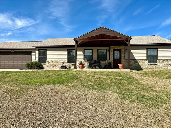 2400 Beverly Drive, Granbury, TX 76048