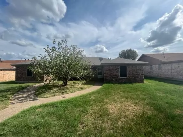 1300 N Nolan River Road #A, Cleburne, TX 76033