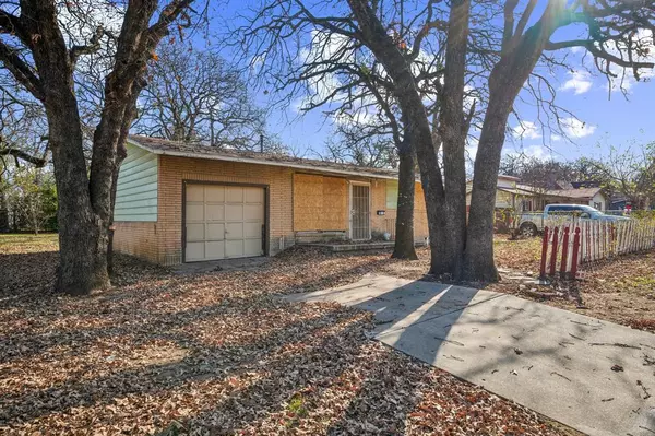 5801 Frisco Avenue, Forest Hill, TX 76119