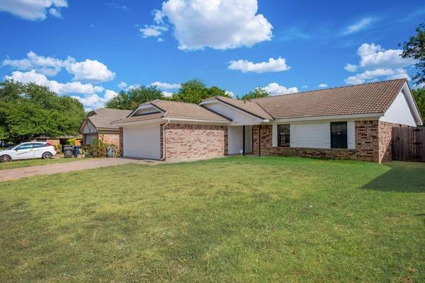 Fort Worth, TX 76133,2705 Meadow Ridge Drive