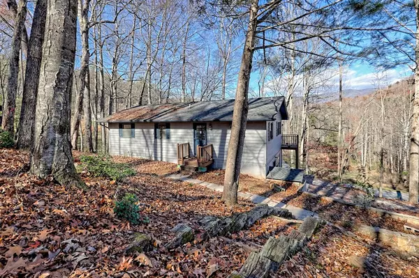 Hayesville, NC 28904,372 Peckerwood Road