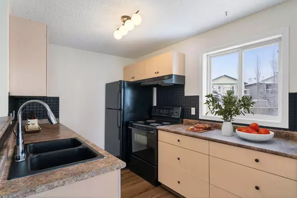 Calgary, AB T2A7Y6,1620 70 ST SE #4214