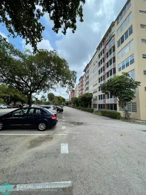 Miami, FL 33179,1780 NE 191st St  #104-2