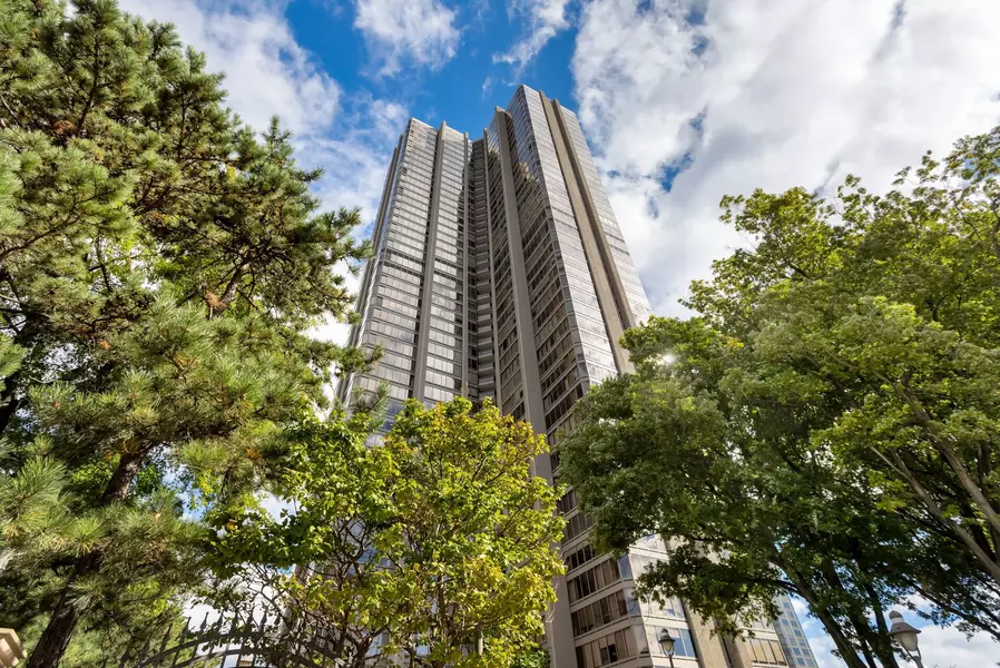 2045 LAKESHORE BLVD W #4404, Toronto W06, ON M8V 2E6