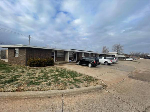 1303 Meadow Lane #1, Weatherford, OK 73096