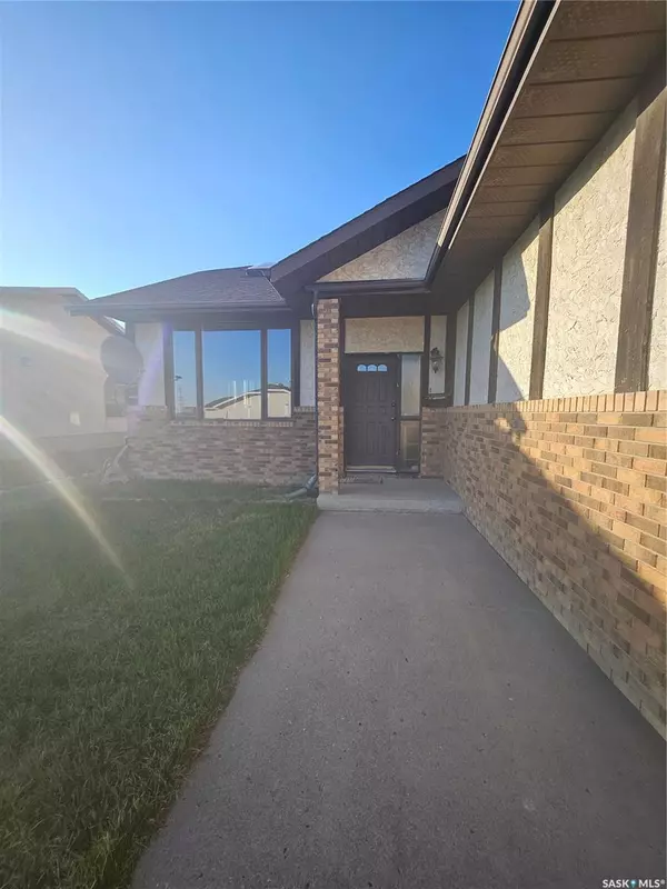 Estevan, SK S4A 2R1,709 Sun Valley DRIVE