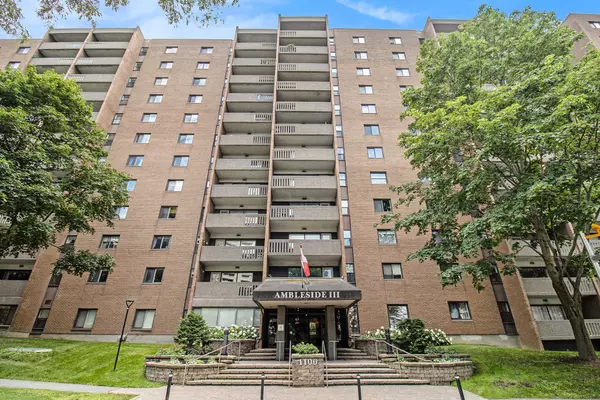 1100 Ambleside DR #607, Woodroffe, ON K2B 8G6