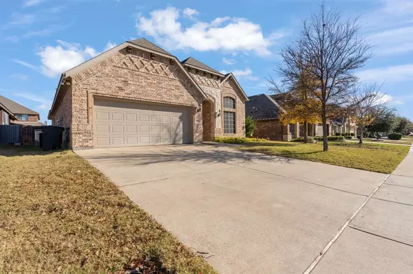 424 Hudson Lane, Burleson, TX 76028