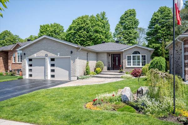 104 Crompton DR, Barrie, ON L4M 6P1