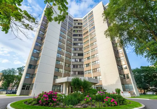 2323 Confederation Pkwy #PH4, Mississauga, ON L5B 1R6