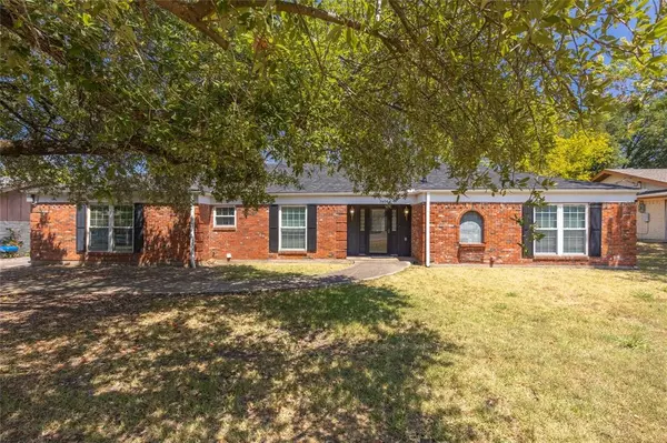 2304 Royal Lane, Greenville, TX 75402