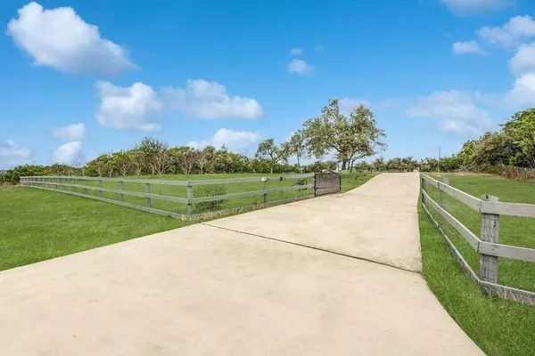 321 Packsaddle Pass, Wimberley, TX 78676