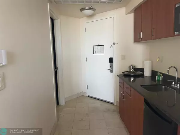 Sunny Isles Beach, FL 33160,18001 Collins Ave  #515