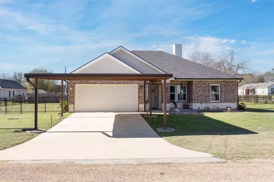 102 Deep Cove Drive, Trinidad, TX 75163