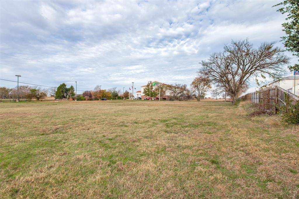 Cleburne, TX 76033,1724 W Henderson Street