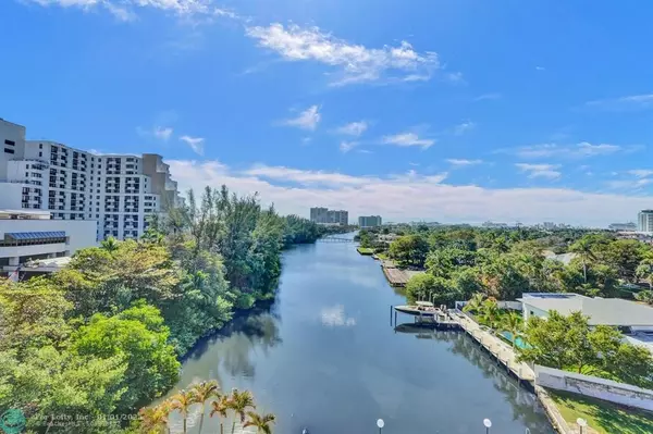 Fort Lauderdale, FL 33316,3000 Holiday Dr  #804