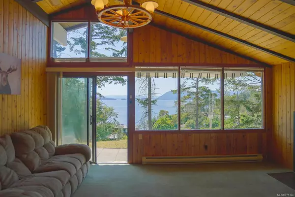 Pender Island, BC V0N 2M0,3703 Rope Rd