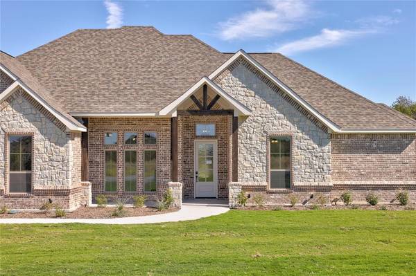 Weatherford, TX 76085,300 Spanish Oak Court