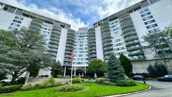 1 Claridge Dr Apt. 1000 #1000, Verona Twp., NJ 07044