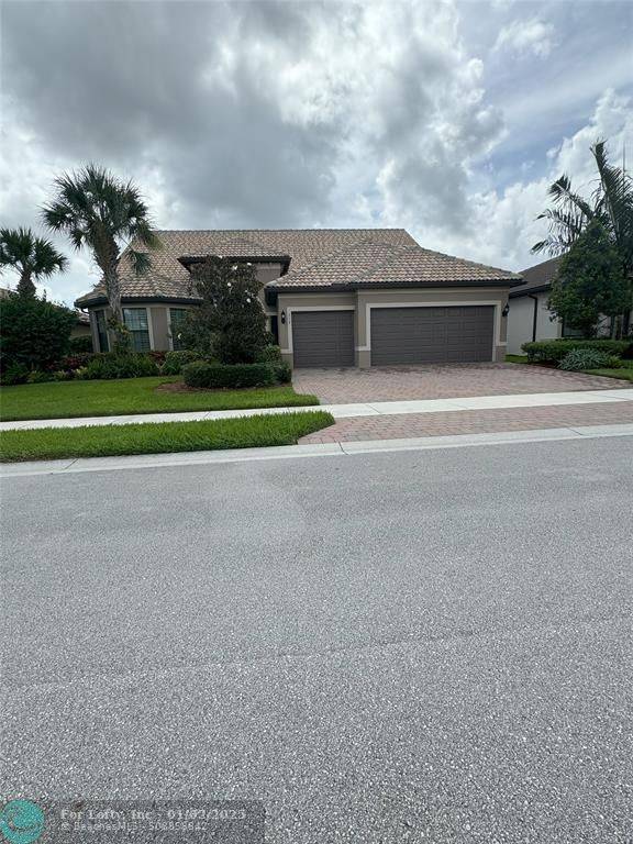 317 SE Huntington Cir, Port St Lucie, FL 34984