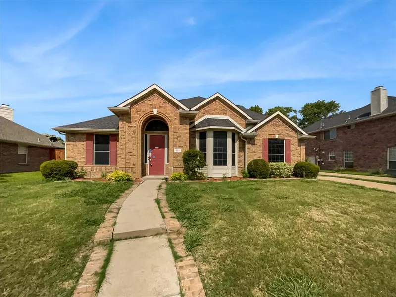 125 Meadow Creek Drive, Murphy, TX 75094