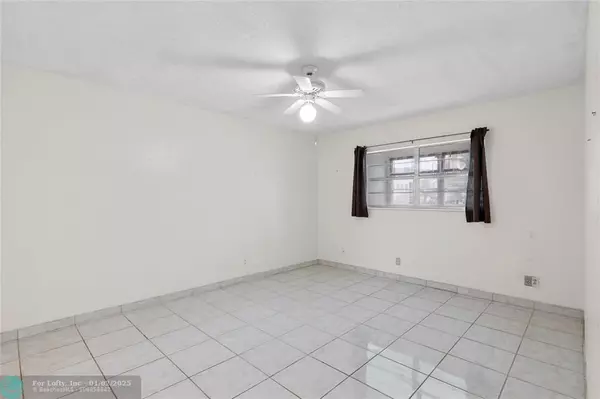 Lauderdale Lakes, FL 33319,4806 NW 36th St  #408