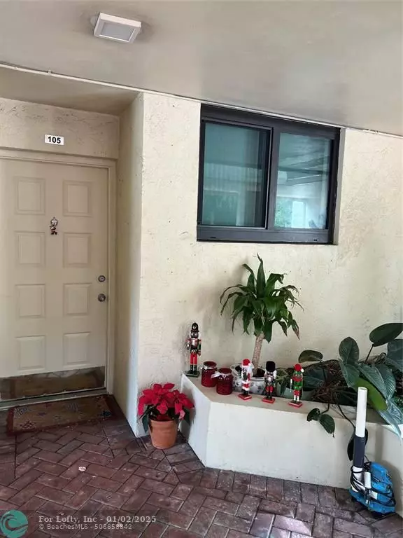 Oakland Park, FL 33309,109 Lake Emerald Dr  #105