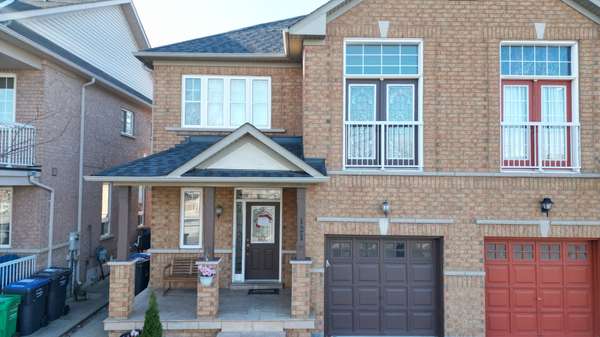 121 Ashdale RD, Brampton, ON L6Y 5N2