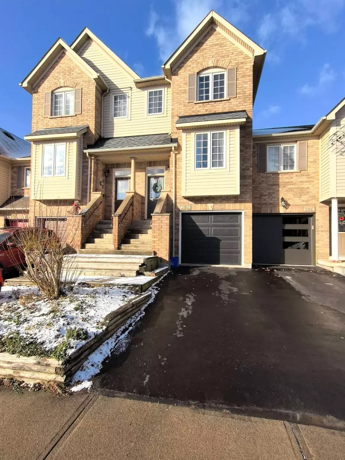 Oakville, ON L6M 3T9,2103 Glenhampton RD