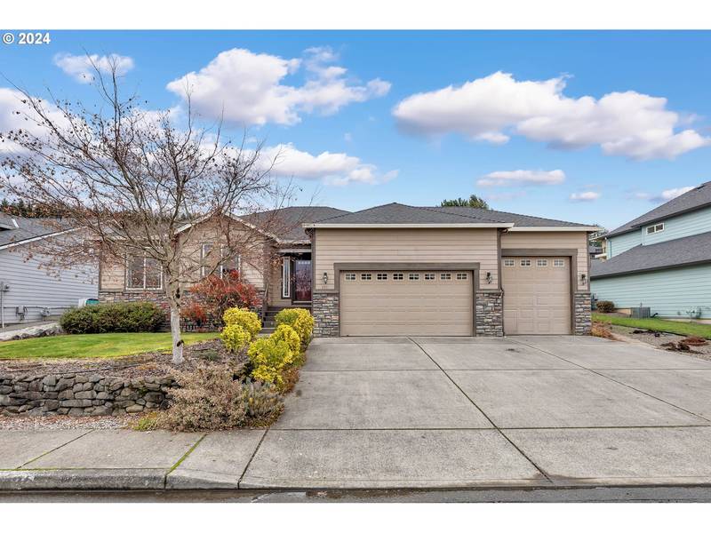 637 E 18TH ST, La Center, WA 98629