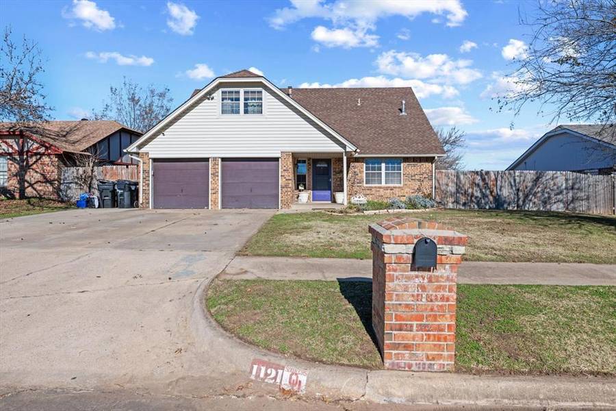 1121 NE 4th Street, Moore, OK 73160