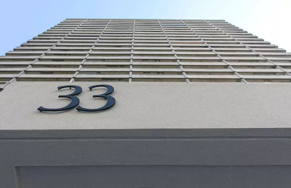 33 Isabella ST #2704, Toronto C08, ON M4Y 2P7