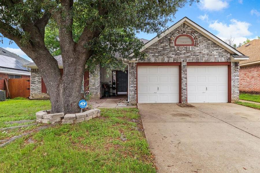 1105 Middlebury Lane, Euless, TX 76040