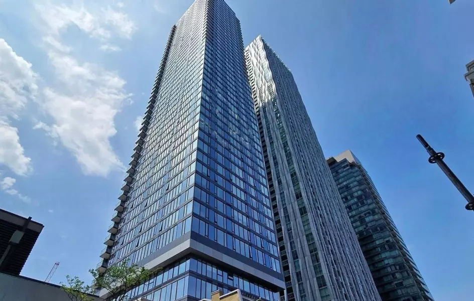 8 Cumberland ST #2101, Toronto C02, ON M4W 0B6