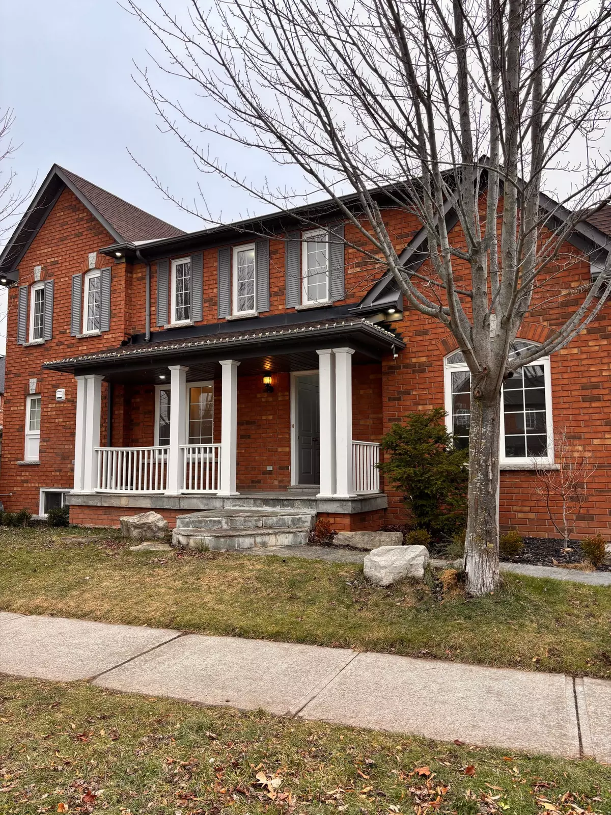 Oakville, ON L6M 5A7,2201 Crestmont DR