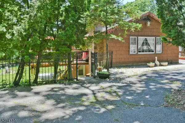 Hopatcong Boro, NJ 07843,149 Madison Trl