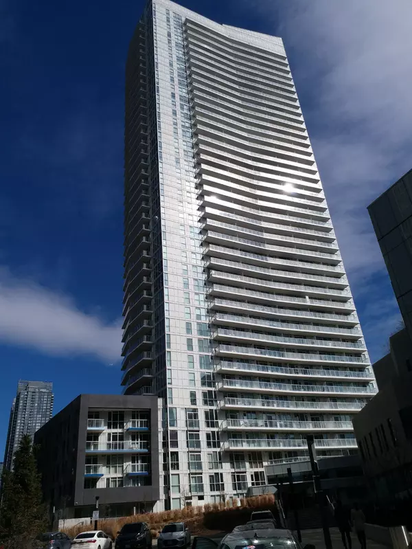 Toronto, ON M5V 0J8,75 Queens Wharf RD #301