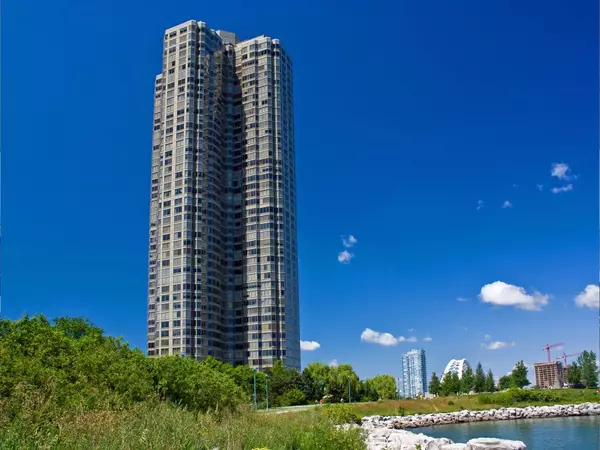 1 Palace Pier CT #2310, Toronto W06, ON M8V 3W9