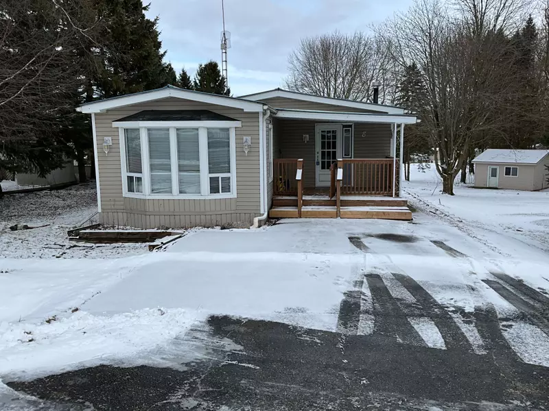 8 Grand Vista DR, Wellington North, ON N0G 2L0