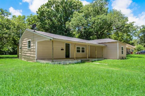 718 E 12th Street,  Bonham,  TX 75418