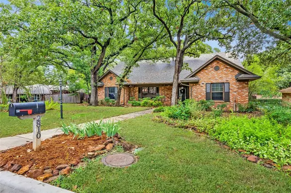 2810 Foxcroft Circle, Denton, TX 76209