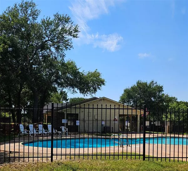 Denton, TX 76210,3939 Teasley Lane #325