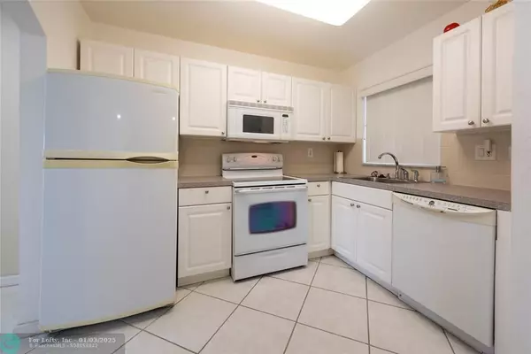 Sunrise, FL 33322,8515 Sunrise Lakes Blvd  #301